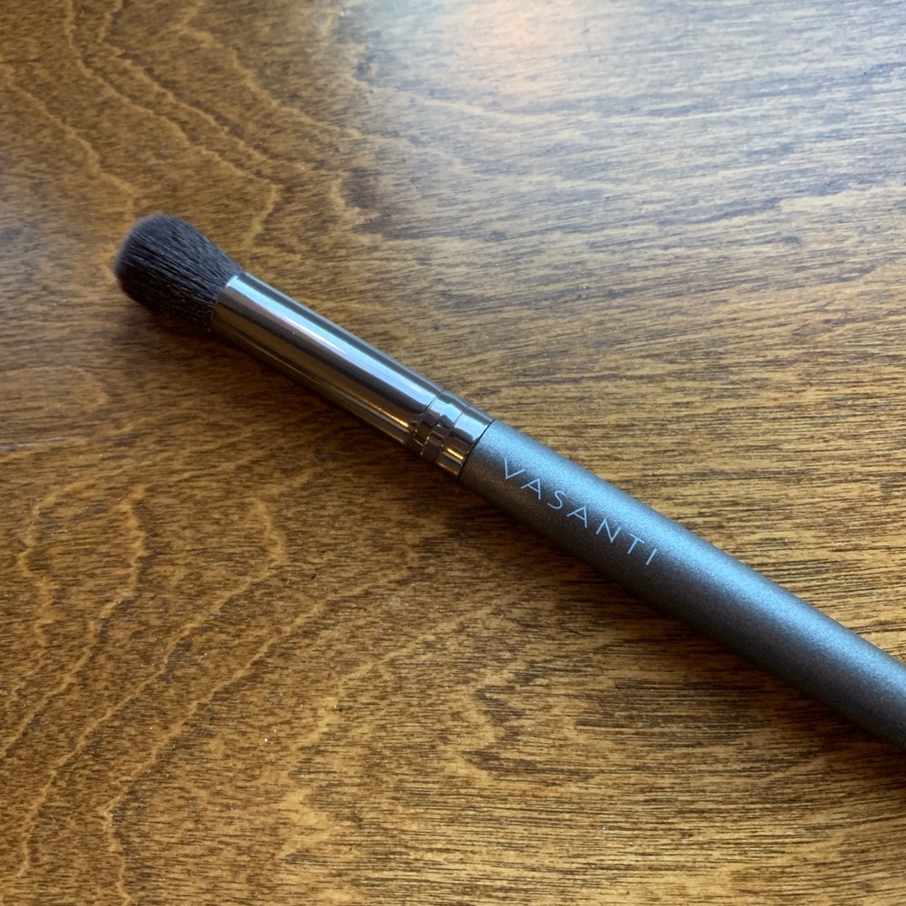 NWT Vasanti Cosmetics Concealer Buffer Brush